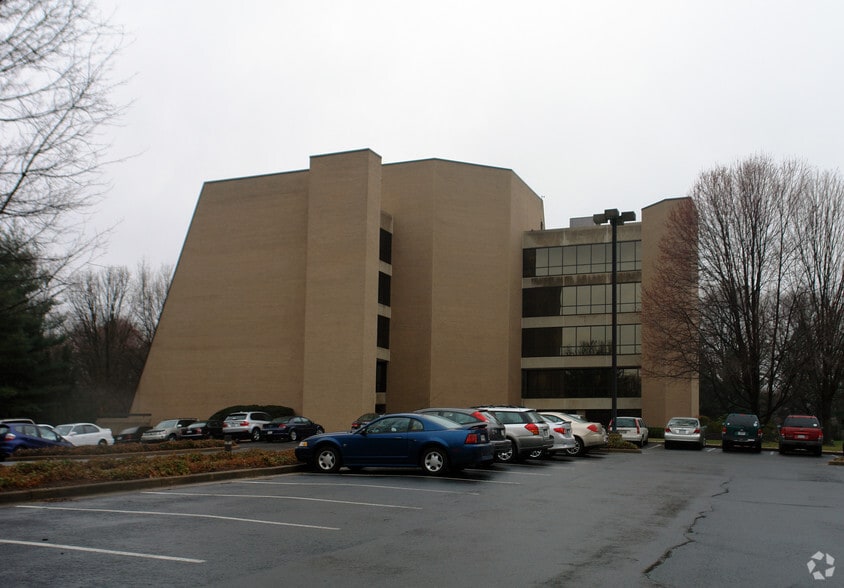 1920 Association Dr, Reston, VA for lease - Building Photo - Image 2 of 10