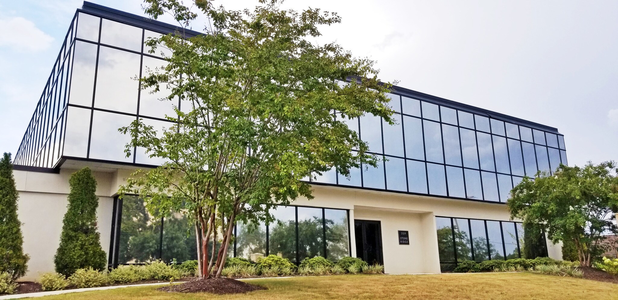 209 Stoneridge Dr, Columbia, SC for sale Primary Photo- Image 1 of 1