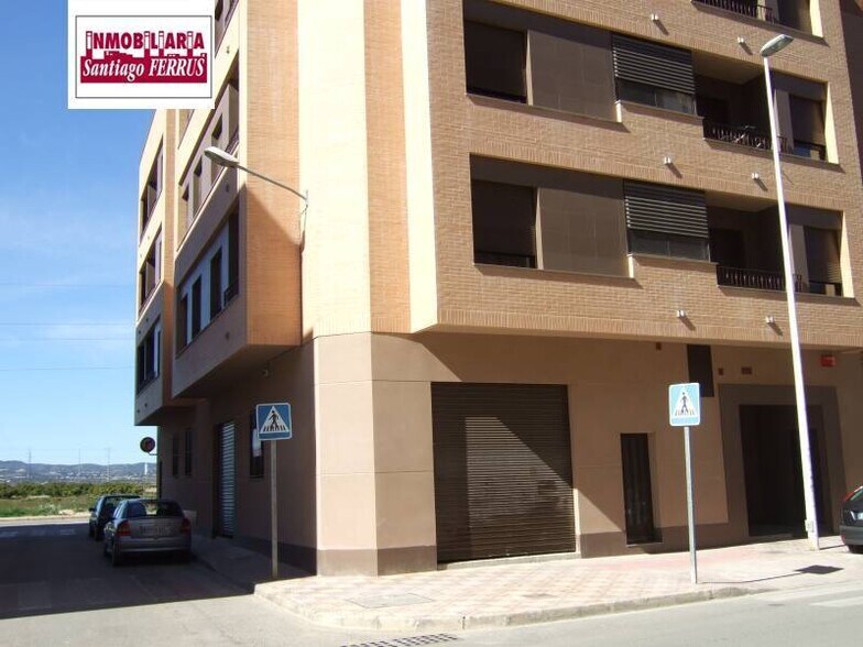 Retail in Almussafes for lease - Building Photo - Image 2 of 4