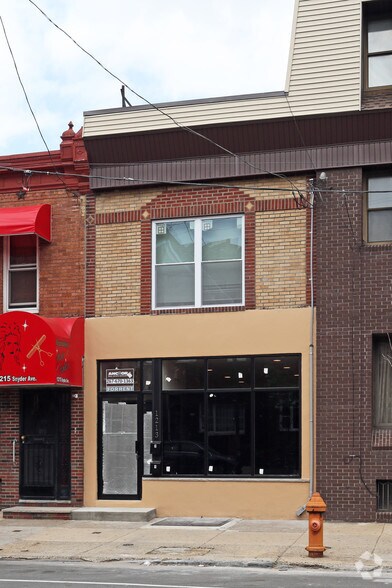1213 Snyder Ave, Philadelphia, PA for sale - Primary Photo - Image 1 of 1