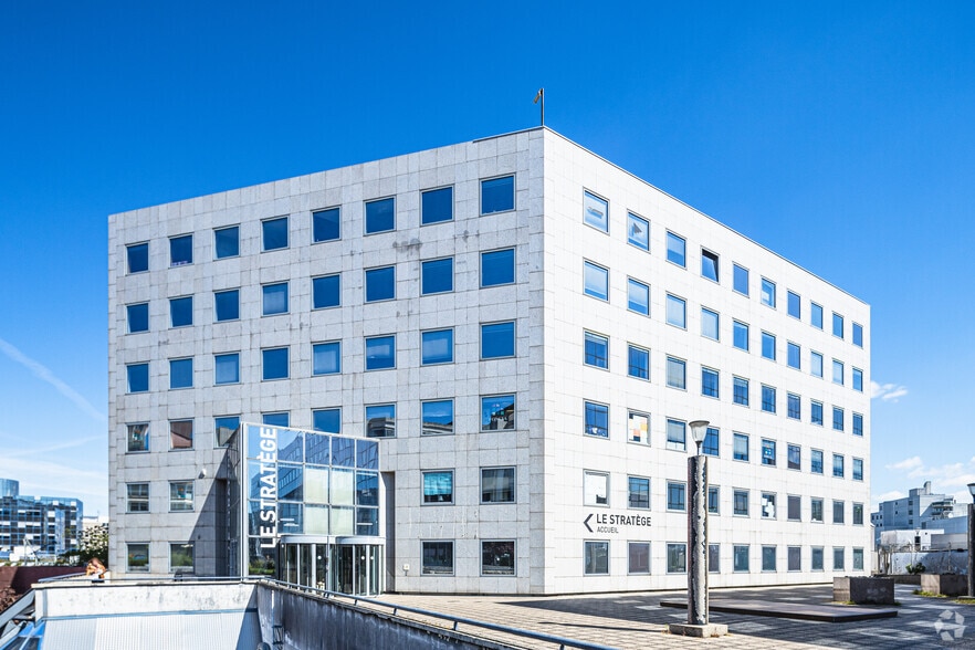 409 Place Gustave Courbet, Noisy-le-Grand for lease - Building Photo - Image 2 of 2