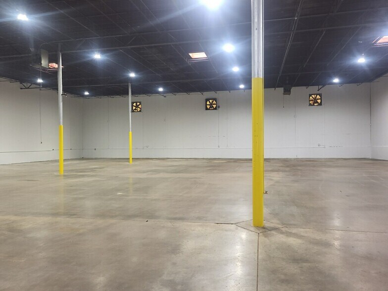 4020 La Reunion Pky, Dallas, TX for lease - Building Photo - Image 2 of 14
