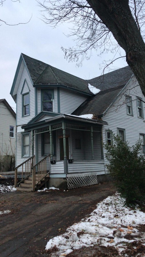 32 Concord St, Rochester, NY 14605