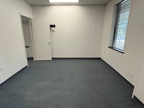 3706 Crondall Ln, Owings Mills, MD for lease Interior Photo- Image 2 of 6