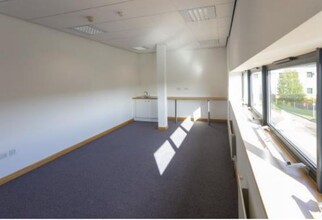 Little Oak Dr, Nottingham for lease Interior Photo- Image 2 of 3