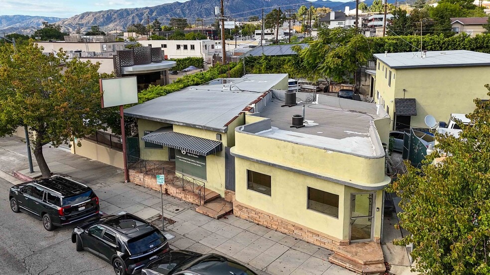 7161-7165 Foothill Blvd portfolio of 2 properties for sale on LoopNet.com - Building Photo - Image 2 of 14