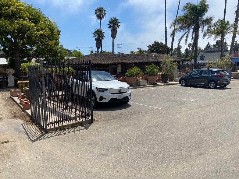 4620 Carpinteria Ave, Carpinteria, CA for lease - Building Photo - Image 2 of 6