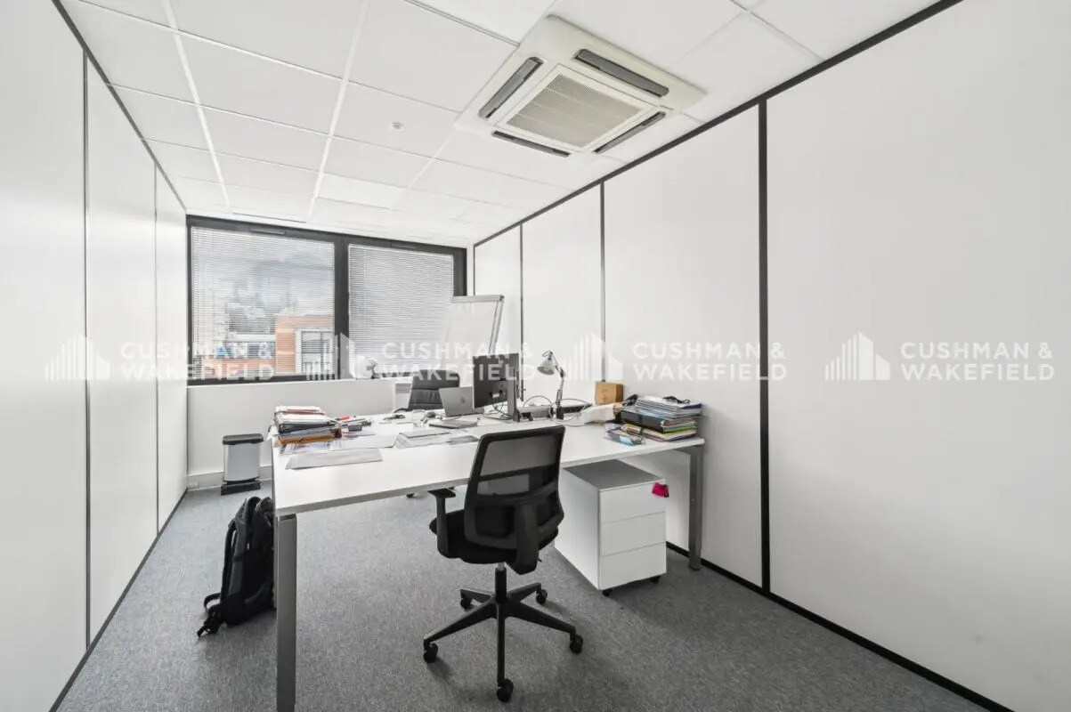 16 Rue Jean Jacques Rousseau, Issy-les-Moulineaux for lease Interior Photo- Image 1 of 13