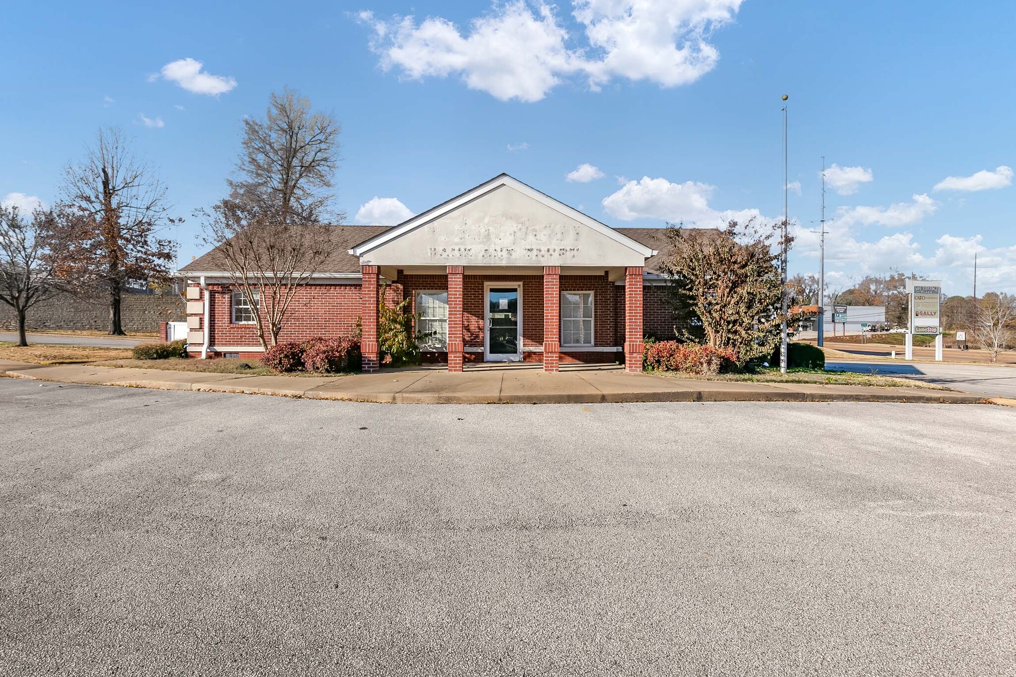 2113 S Highland Ave, Jackson, TN for sale Primary Photo- Image 1 of 1