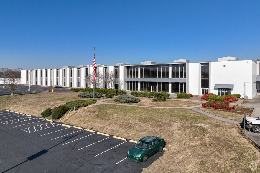 90 Piedmont Industrial Dr, Winston-Salem, NC for sale - Building Photo - Image 3 of 18