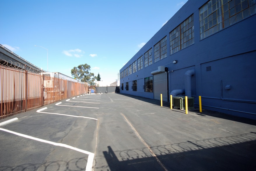 1515 Compton Ave, Los Angeles, CA for lease - Building Photo - Image 2 of 21