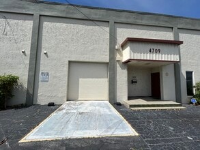 4701-4755 NE 12th Ave, Oakland Park, FL for lease Interior Photo- Image 1 of 4