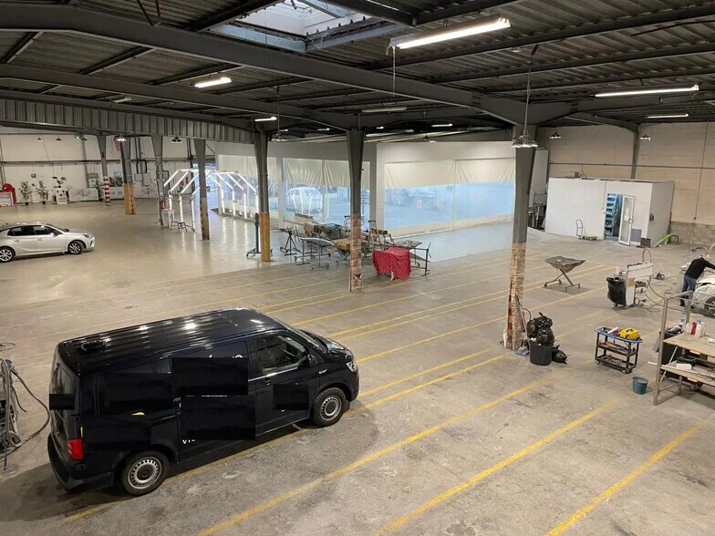 Flex in Mérignac for lease - Interior Photo - Image 2 of 13