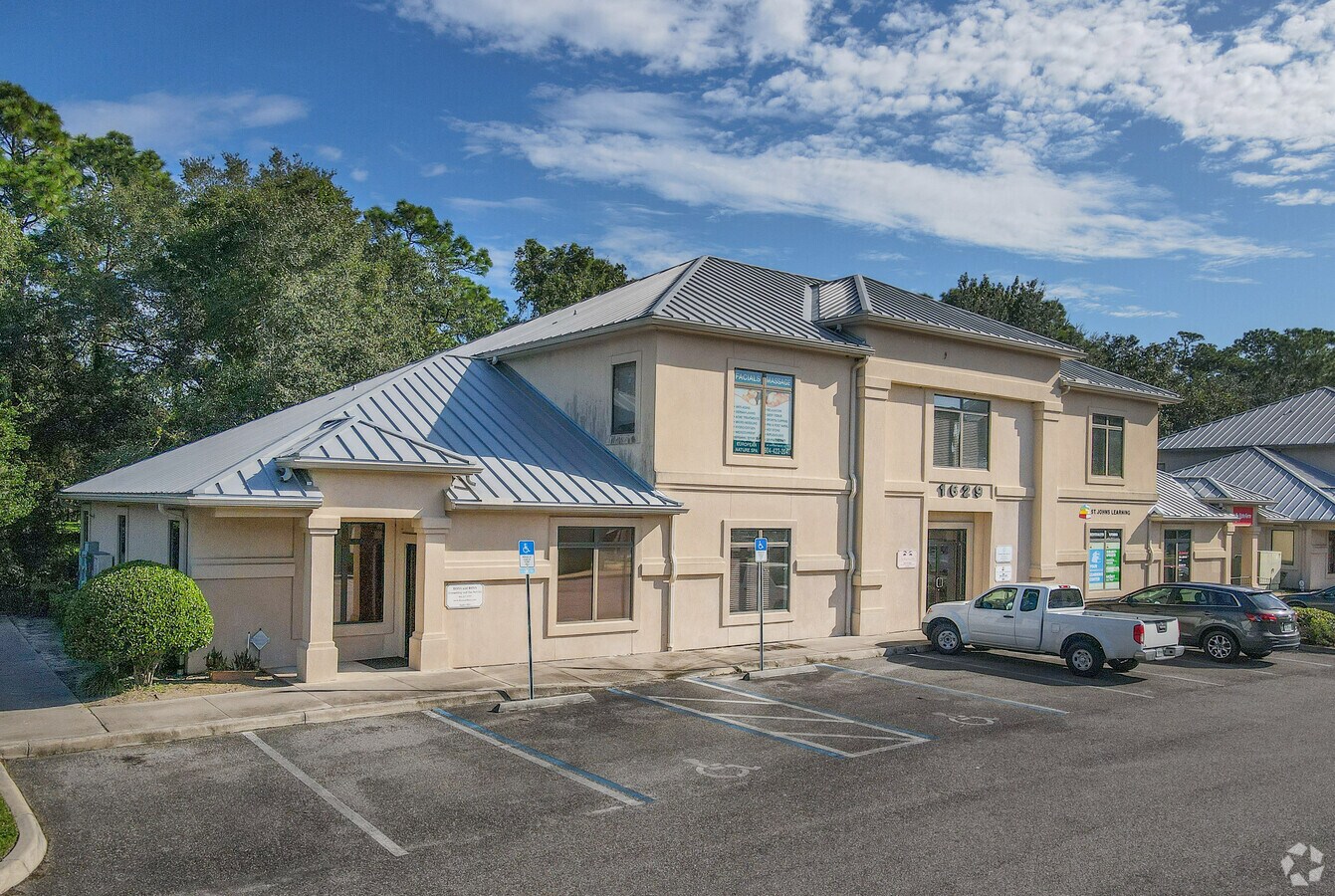 1629 Race Track Rd, Jacksonville, FL 32259