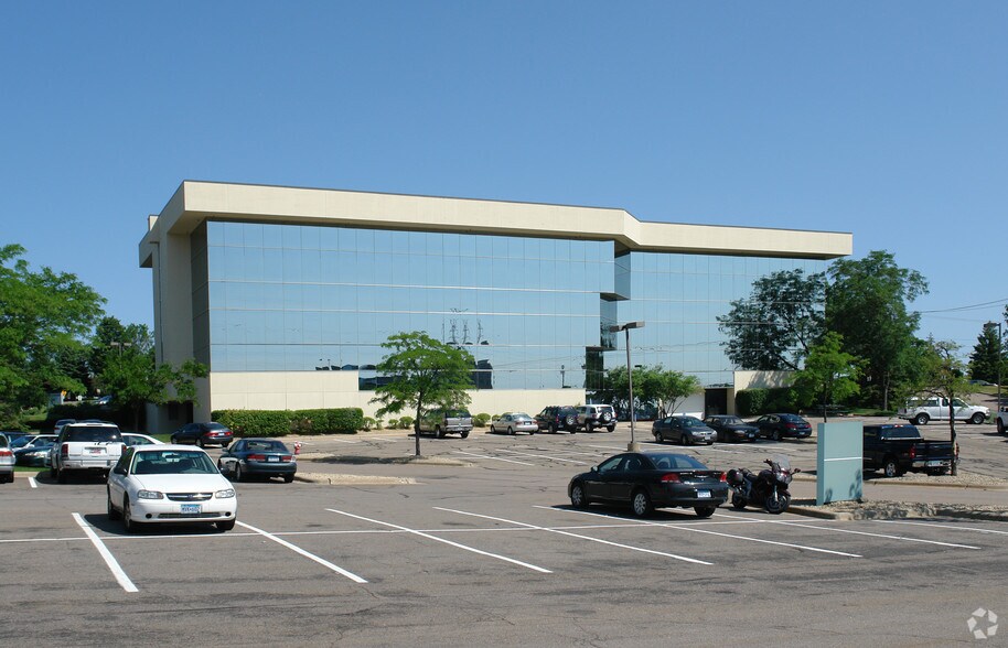 7803 Glenroy Rd, Minneapolis, MN for sale - Primary Photo - Image 1 of 1