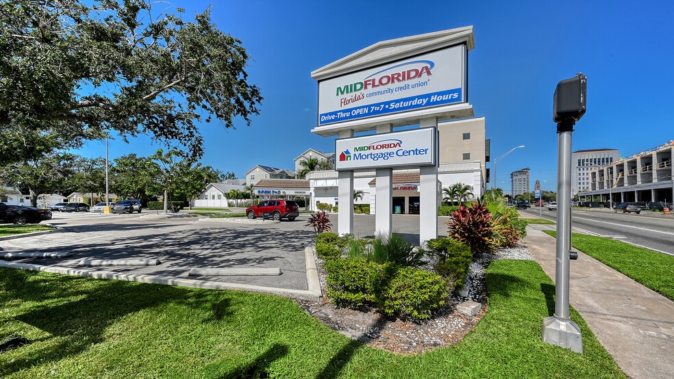 544 S Washington Blvd, Sarasota, FL for lease - Building Photo - Image 3 of 8
