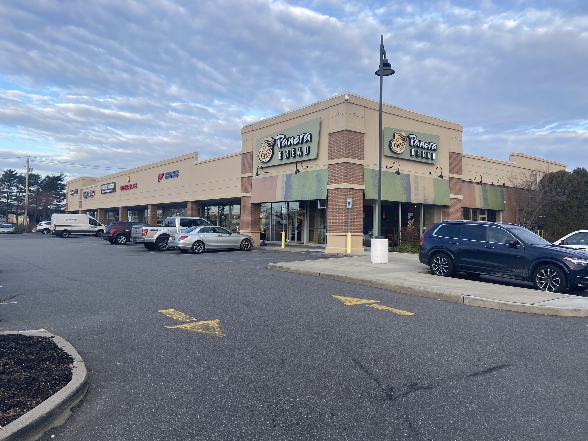 923 Broadhollow Rd, Farmingdale, NY 11735 - Retail for Lease | LoopNet