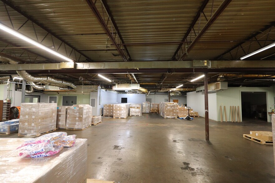 1625 Airport Rd Conroe TX 77301 - 1625 Airport Rd Conroe TX Building Photo 3 Large 