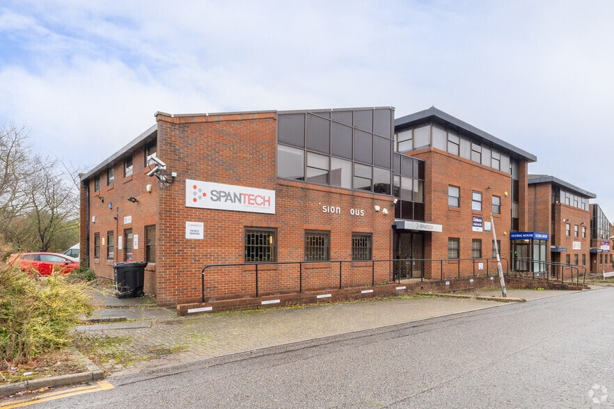 Spitfire Clos, Huntingdon for lease - Building Photo - Image 2 of 2