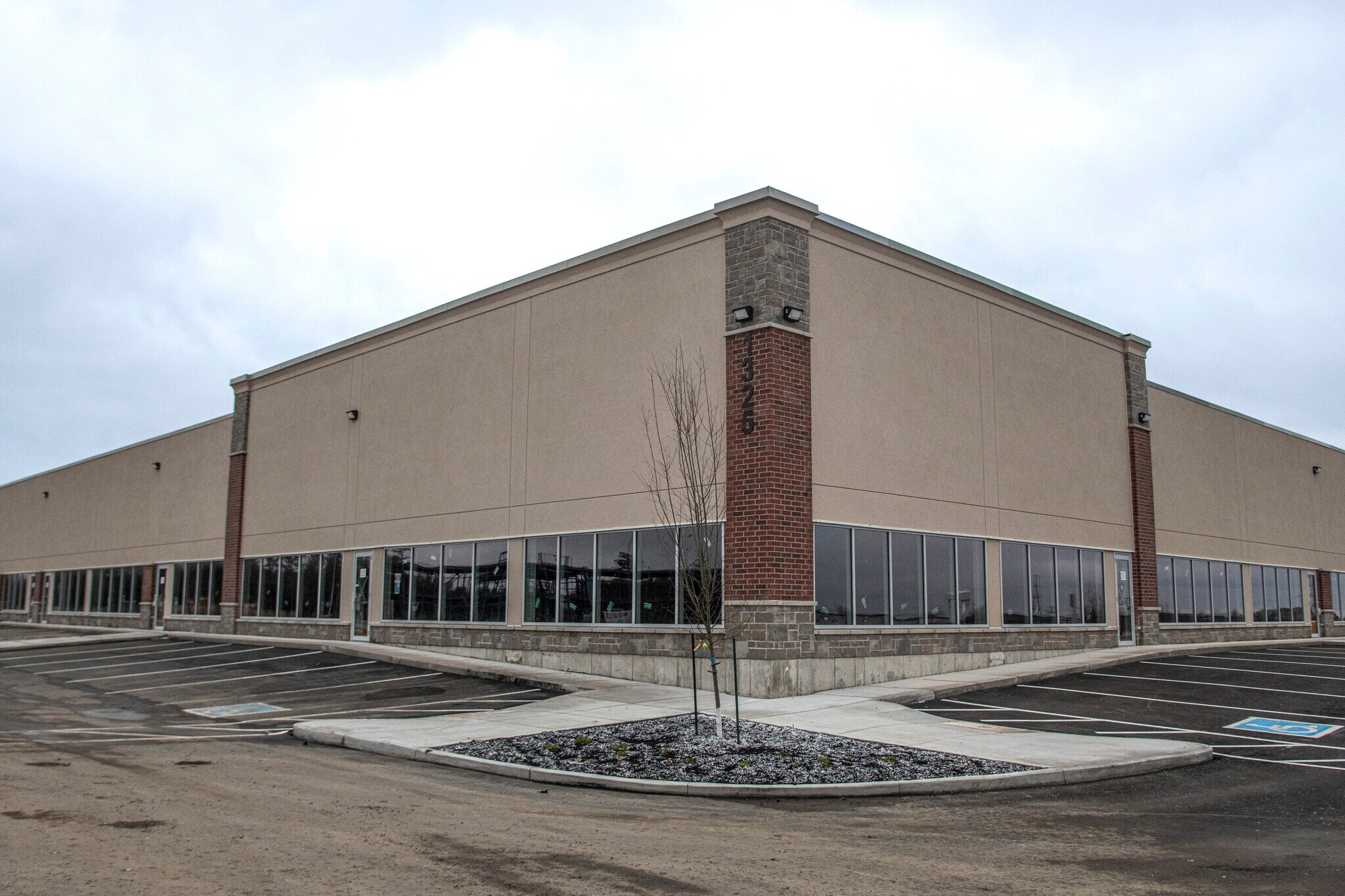 1325 Centennial Dr, Kingston, ON for lease Primary Photo- Image 1 of 17