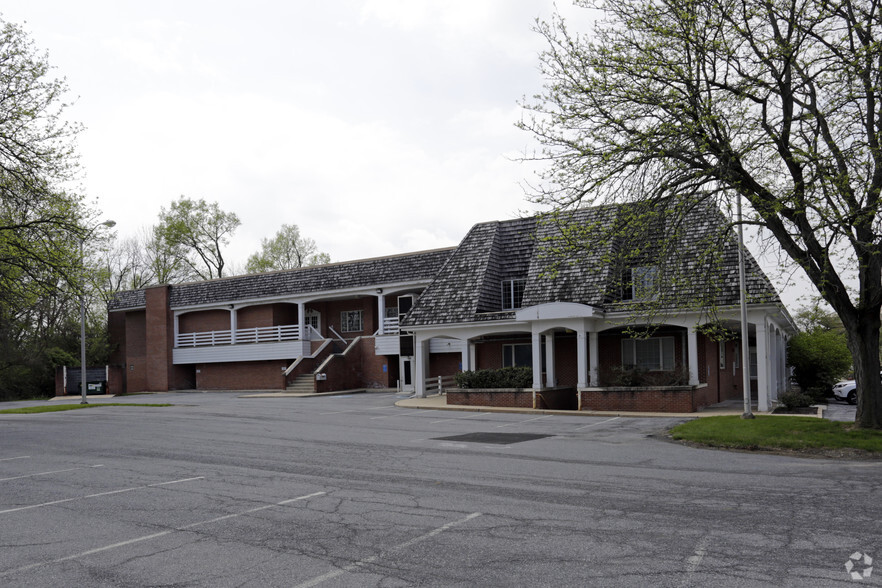 800 New Holland Ave, Lancaster, PA for lease - Primary Photo - Image 1 of 34