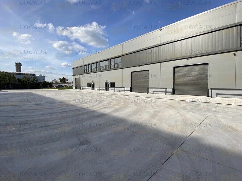 Flex in Les Pavillons-sous-Bois for lease - Building Photo - Image 3 of 14
