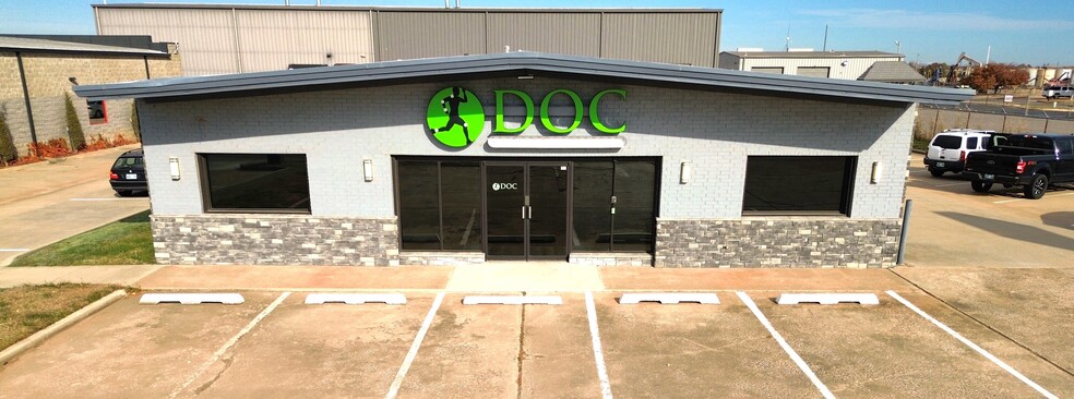 3209 N Flood Ave, Norman, OK for lease - Building Photo - Image 2 of 9