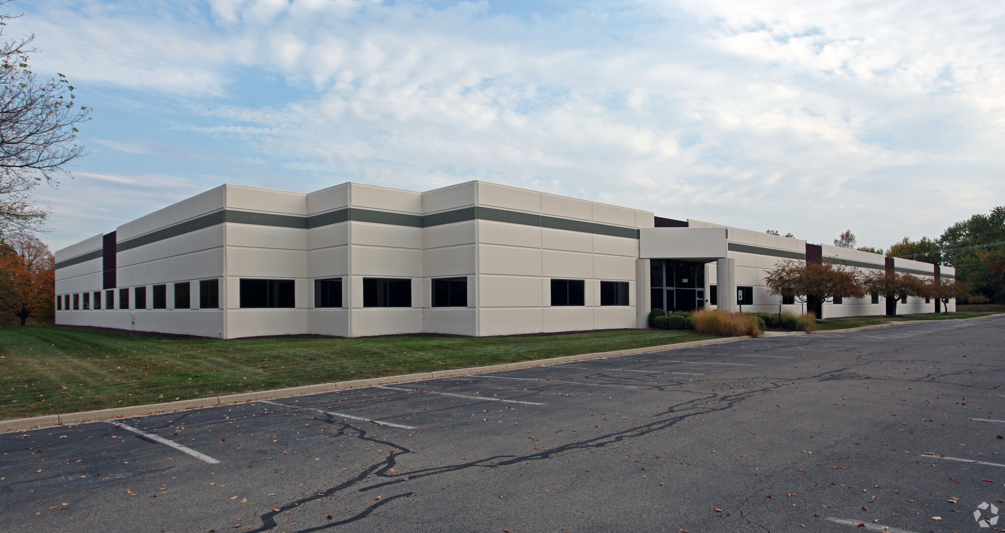 3500-3560 Park Center Dr, Dayton, OH for lease Primary Photo- Image 1 of 8