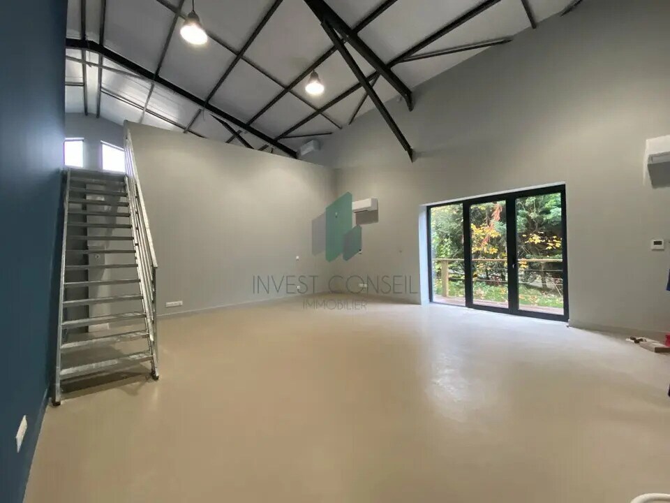 Flex in Montlignon for lease Building Photo- Image 1 of 10