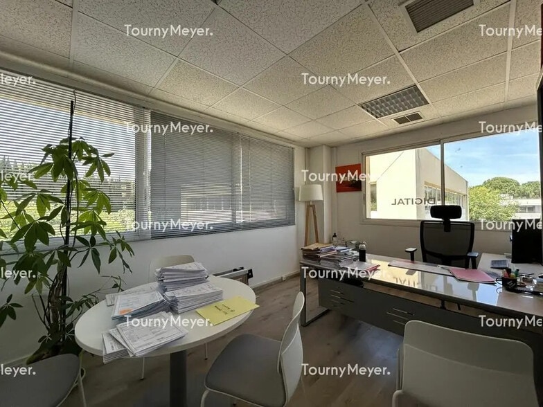 Office in Baillargues for lease - Building Photo - Image 2 of 4