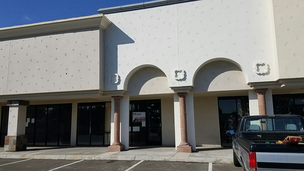 15761 Tustin Village Way, Tustin, CA for lease - Building Photo - Image 3 of 4