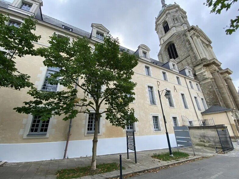 Office in Rennes for lease - Building Photo - Image 3 of 9