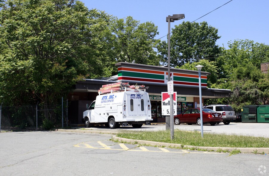 8226 Russell Rd, Alexandria, VA for sale - Building Photo - Image 3 of 3