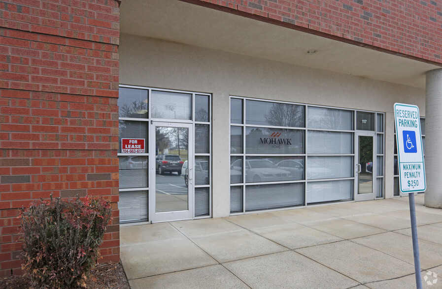 116A Gasoline Aly, Mooresville, NC for lease - Building Photo - Image 3 of 3