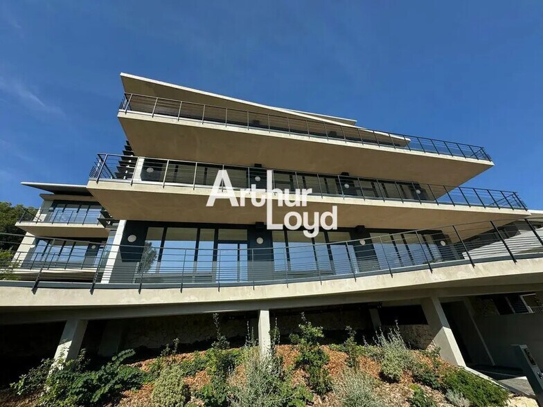 Office in Valbonne for lease - Building Photo - Image 3 of 42