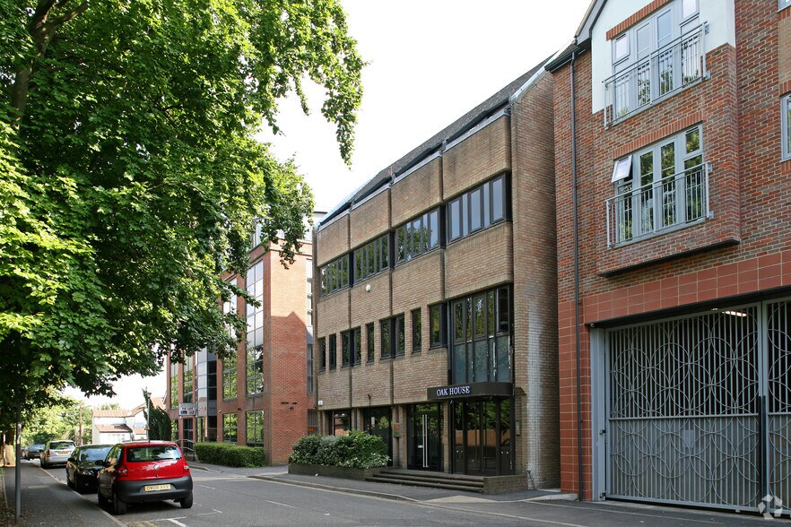 5860 Oak End Way, Gerrards Cross, SL9 8BR