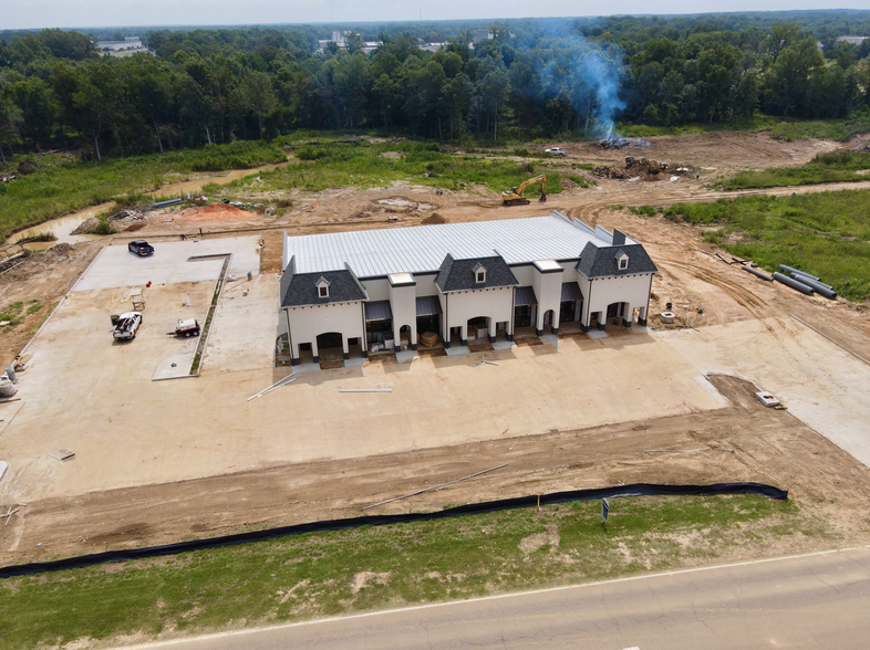 Calhoun Station Parkway, Gluckstadt, MS for lease - Building Photo - Image 3 of 6