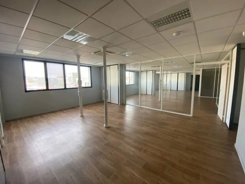 Office in Le Havre for lease - Interior Photo - Image 1 of 4