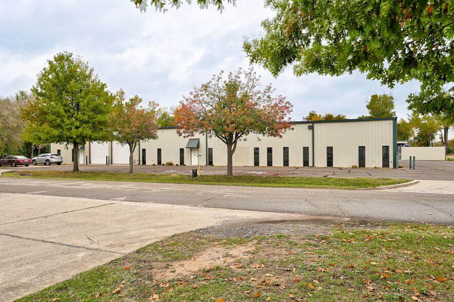 2541 NW 2nd St, Oklahoma City, OK for sale - Building Photo - Image 1 of 18