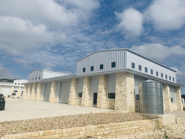 Bell Spring Business Park portfolio of 7 properties for sale on LoopNet.com - Primary Photo - Image 2 of 4