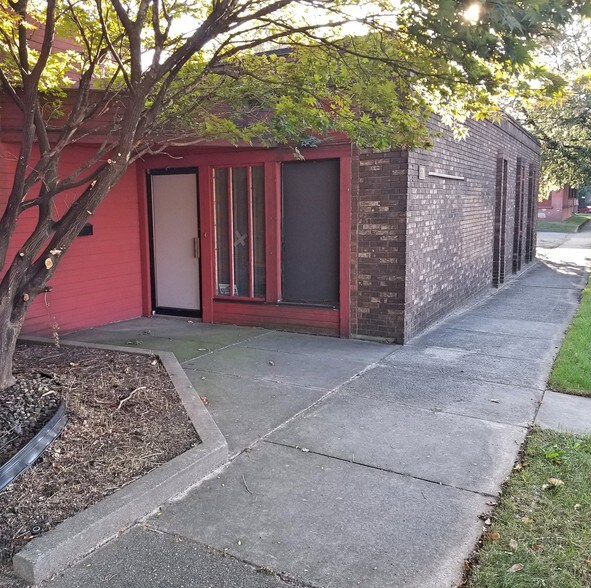 814 Palmer Ave, Kalamazoo, MI 49001