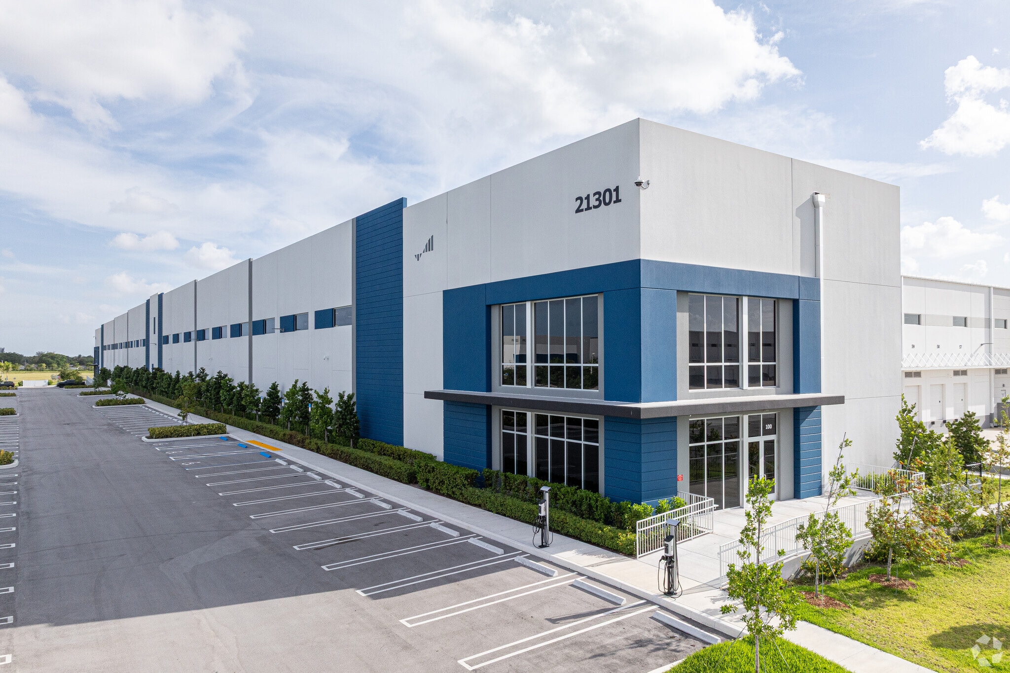 21301 NW 43rd ave, Miami Gardens, FL for lease Primary Photo- Image 1 of 6