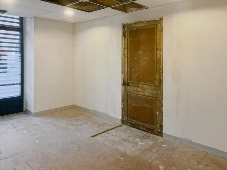 Office in Paris for lease - Interior Photo - Image 2 of 8