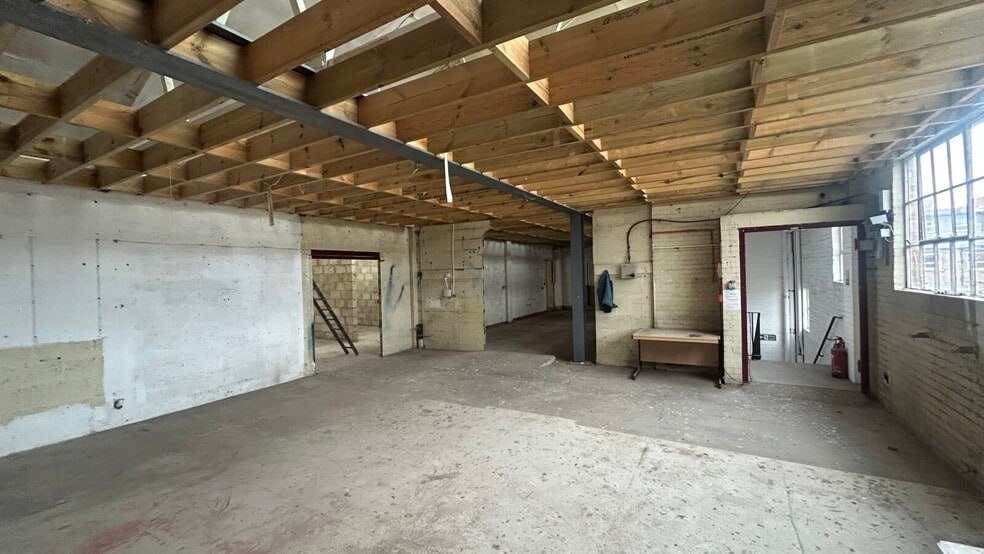 4 Harry Day Mews, London for sale - Interior Photo - Image 3 of 6