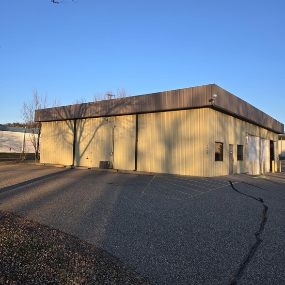 1050 Benson St, River Falls, WI for sale - Building Photo - Image 3 of 13