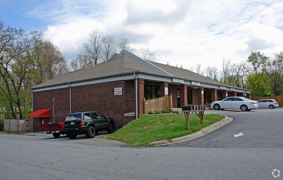 702 W Main St, Jamestown, NC for sale - Building Photo - Image 1 of 1