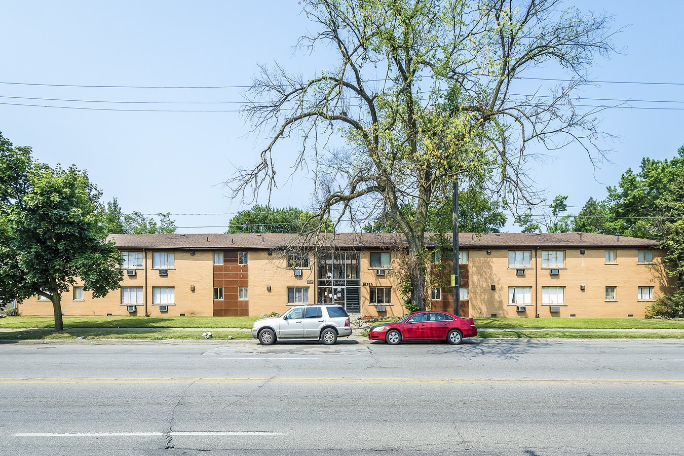 15373 Greenfield Rd, Detroit, MI 48227