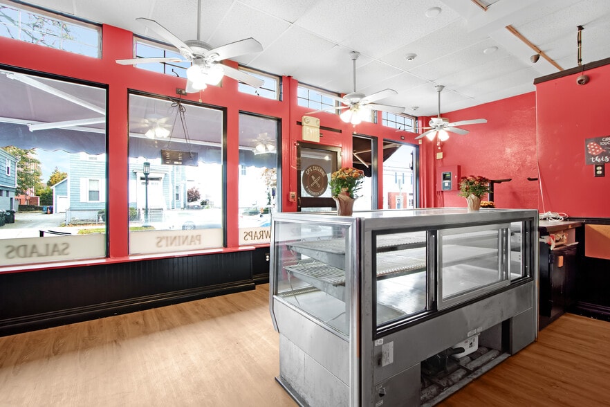 366 Wood St, Bristol, RI for sale - Building Photo - Image 2 of 10