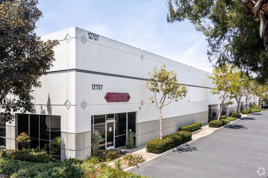 12707 Rives Ave, Downey, CA for lease - Primary Photo - Image 2 of 12