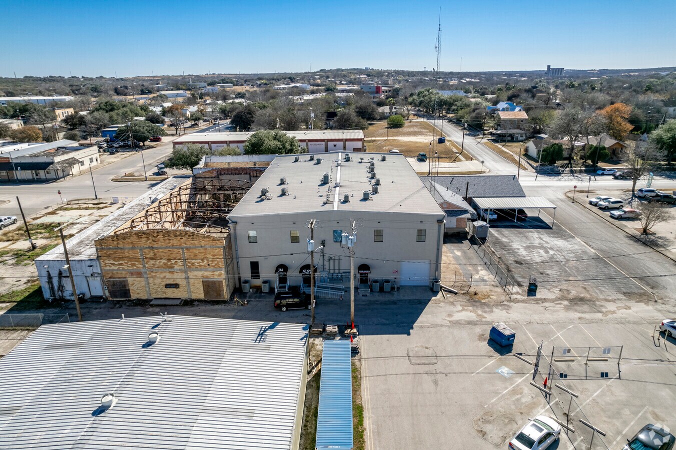 322 W Main St, Kenedy, TX 78119